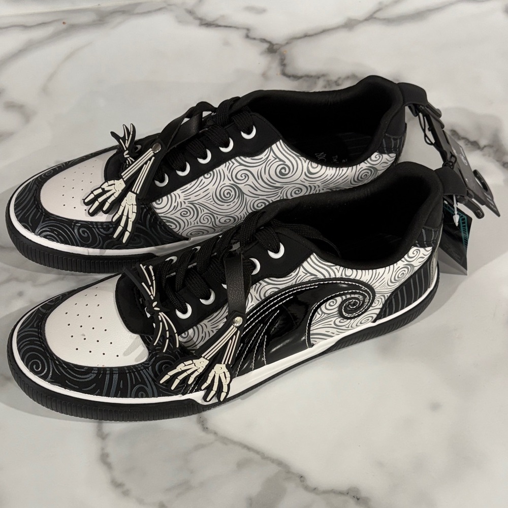 Disney nightmare before Christmas Black and White Patterned Sneakers size 11 1/2